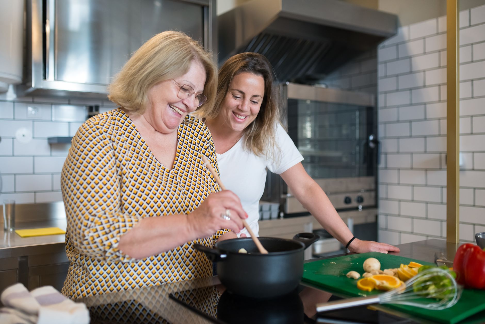 8 Ways Caregivers Can Support Kitchen Independence Without Taking Over