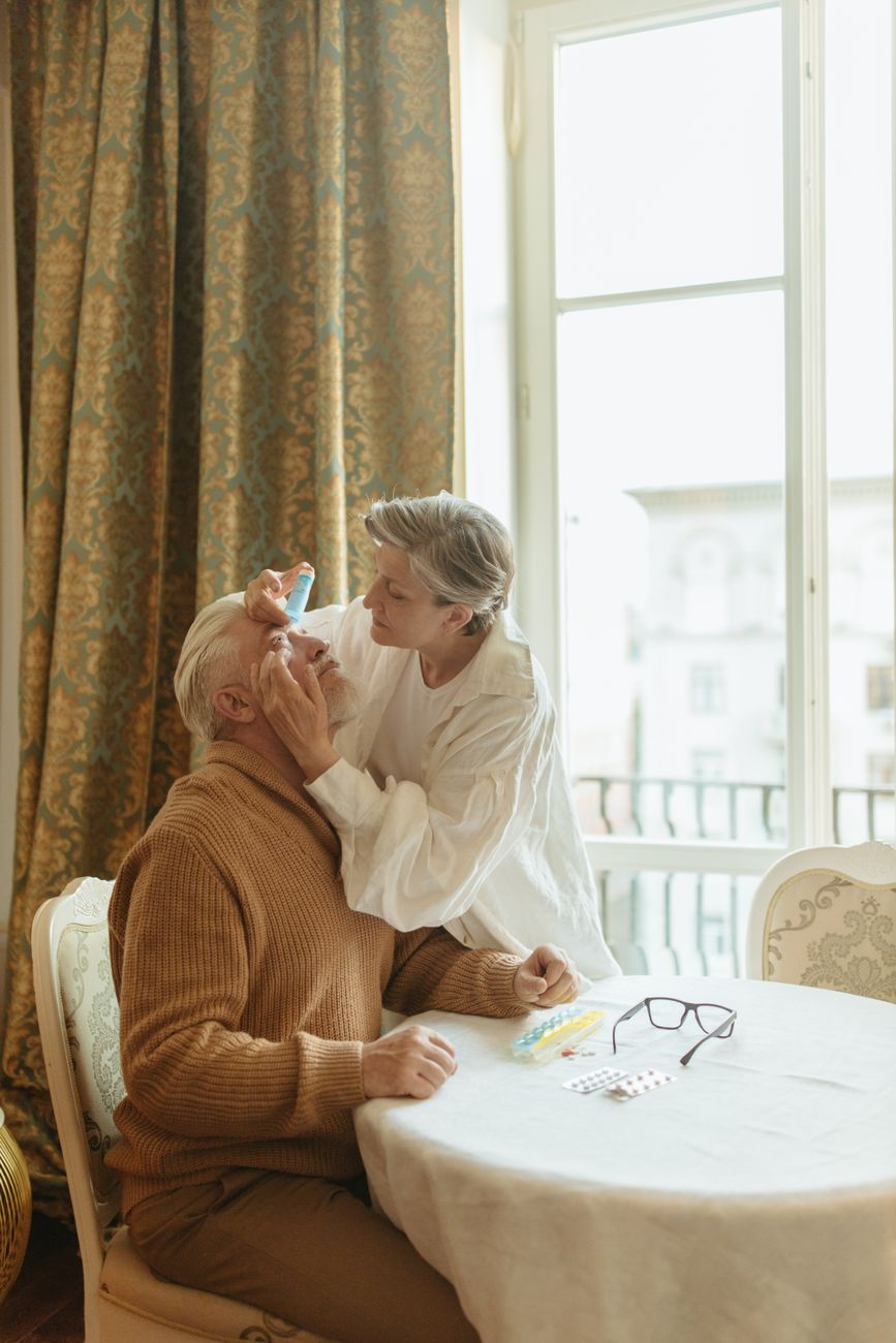 8 Ways to Manage Medications Safely for a Loved One