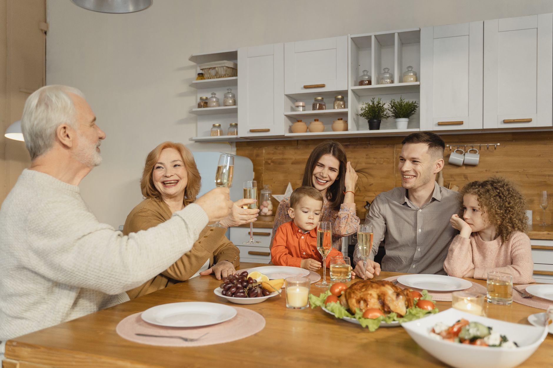 7 Practical Holiday Seniors Ideas for Older Adults