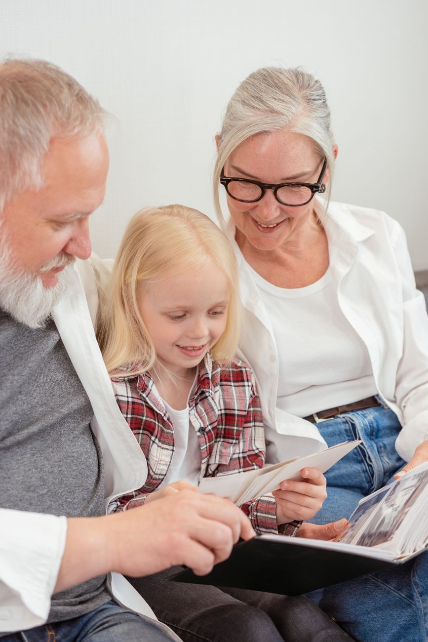 8 Ways to Stay in Touch When Family Lives Far Away