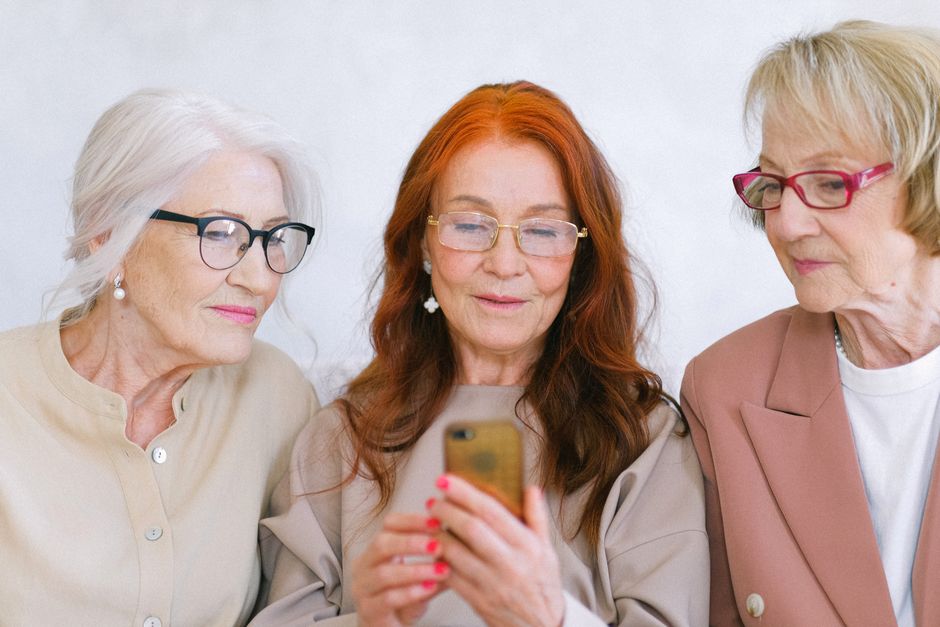 7 Practical Phone Accessibility Ideas for Older Adults