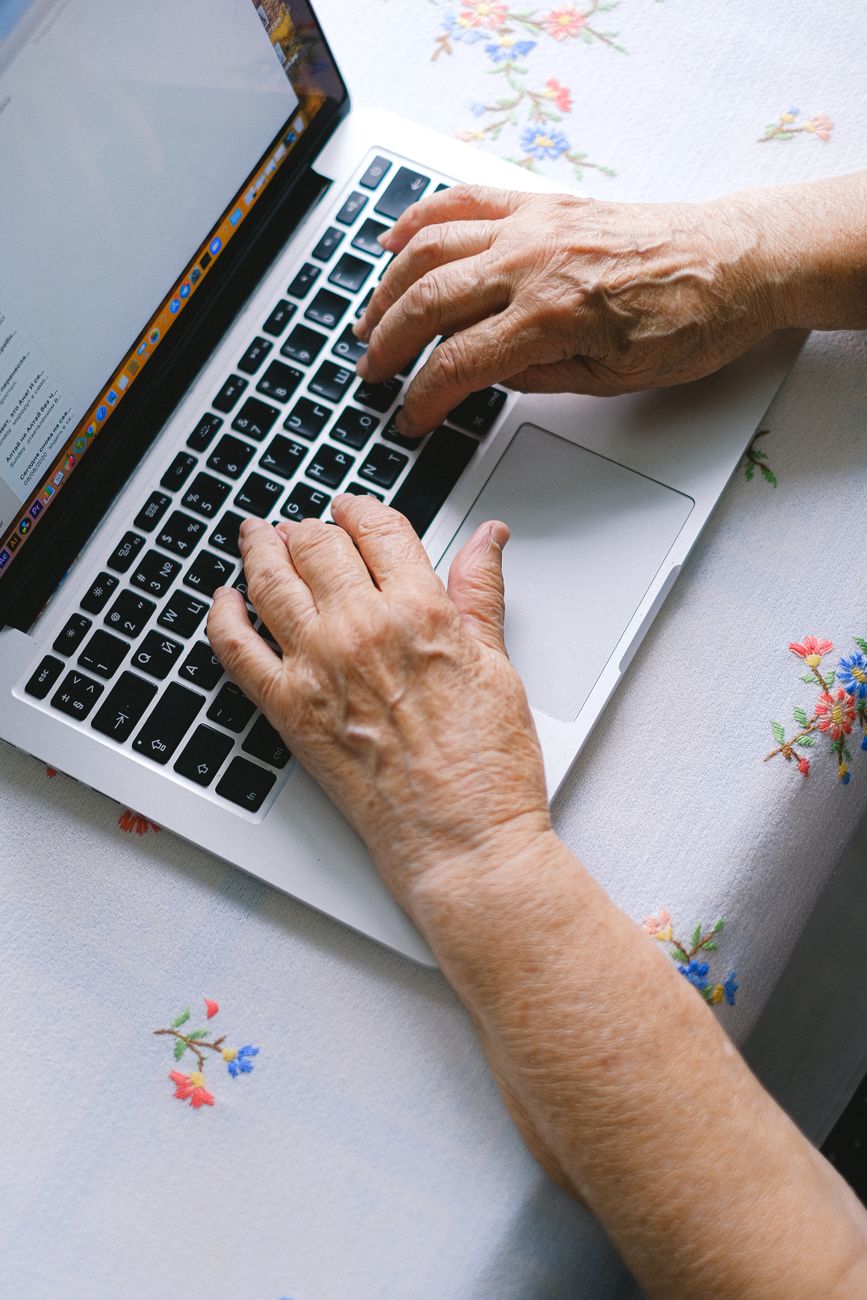 8 Devices That Help Seniors Stay Socially Connected Online