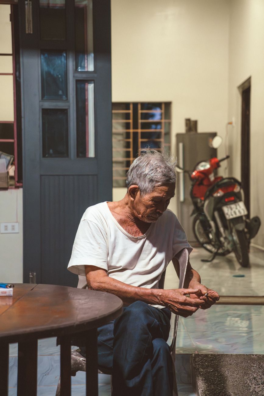 8 Ways to Pamper an Older Loved One With Everyday Comfort